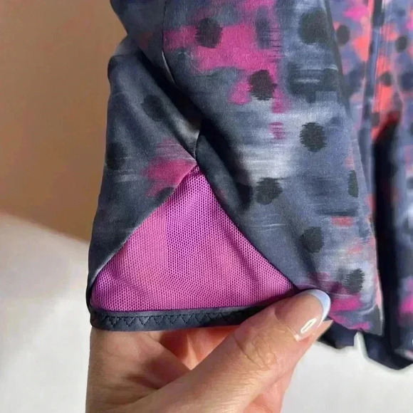 Lululemon Colorful Polkadot High  Rise Reversible Shorts 4" - Picture 2 of 7